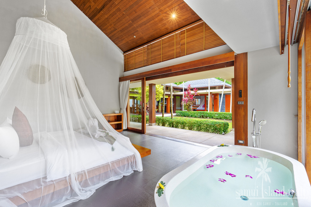 Koh Samui Beachfrront Villa For Sale bathtub