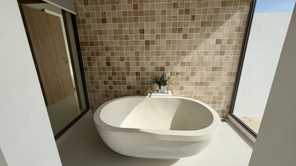 Koh Samui Sea View Property In Chaweng Noi Bathtub