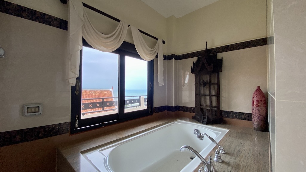 Koh Samui Thai Style Property For Sale Bathtub