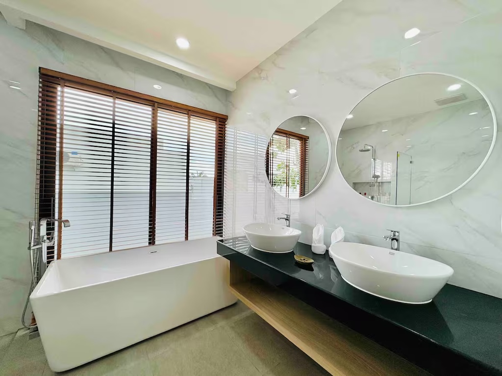 Koh Samui Villa For Sale In Bangrak Bathroom