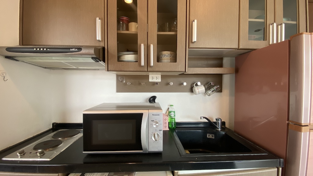 Baan Arisara One Bedroom Apartment Kitchen