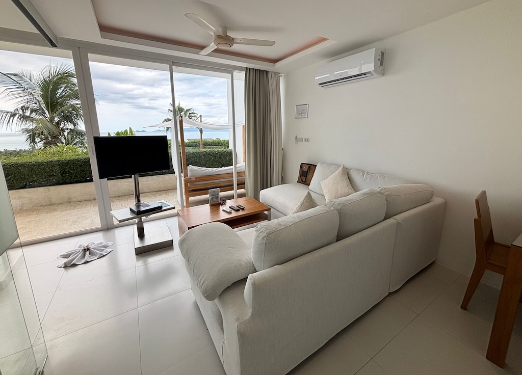 Code Samui Apartment Living Area