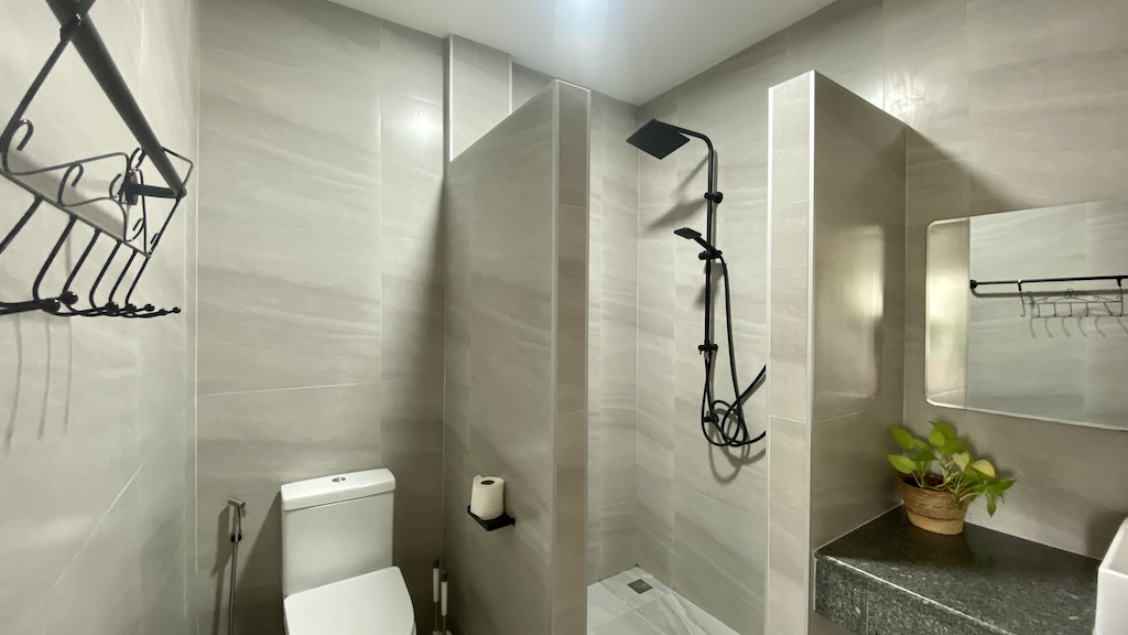 Bangrak Modern Townhouse For Sale Bathroom