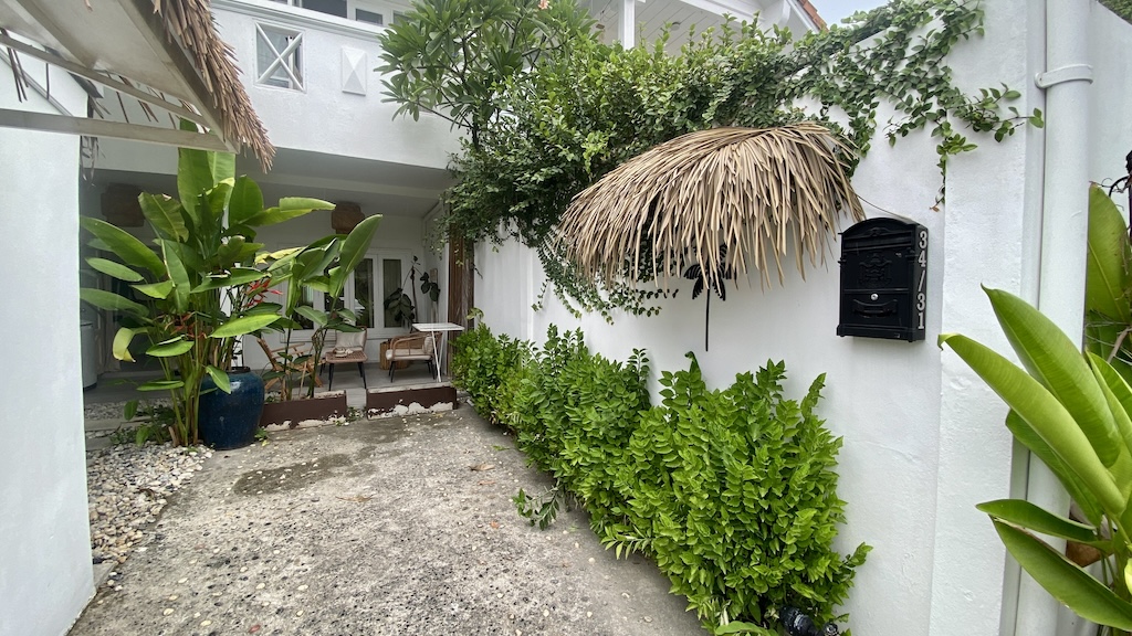 Bangrak Modern Townhouse For Sale Parking