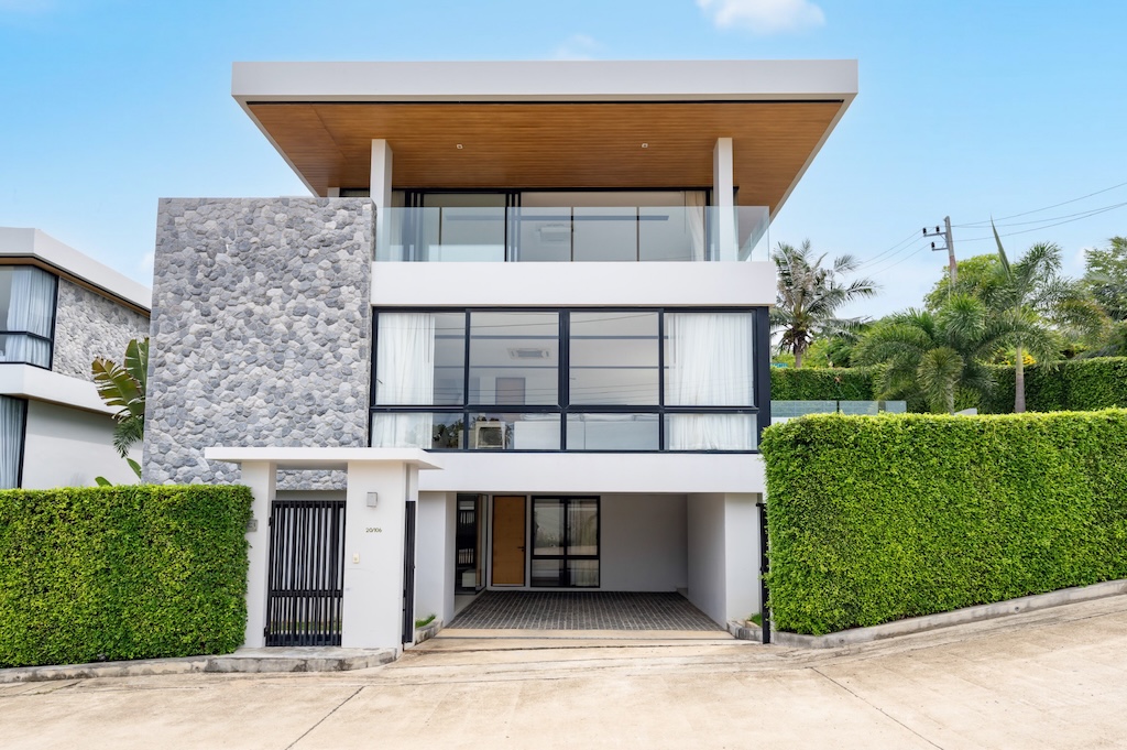 Koh Samui Villa For Sale At The Bay Parking