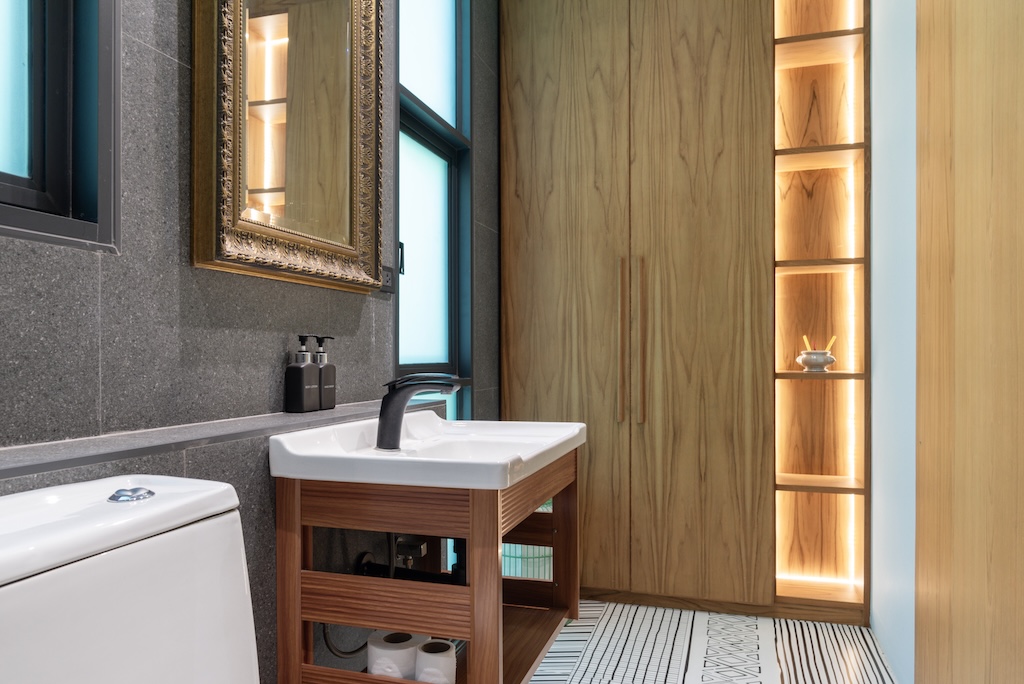 Koh Samui Beachside House For Sale Bathroom