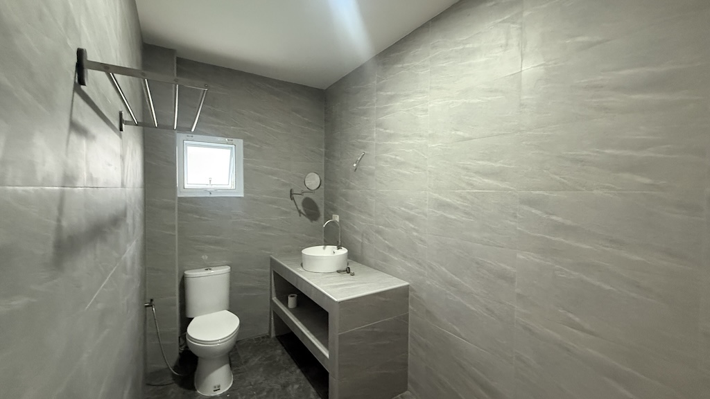 Renovation Property For Sale In Lamai Bathroom