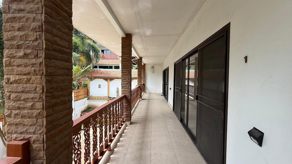 Renovation Property For Sale In Lamai Balcony