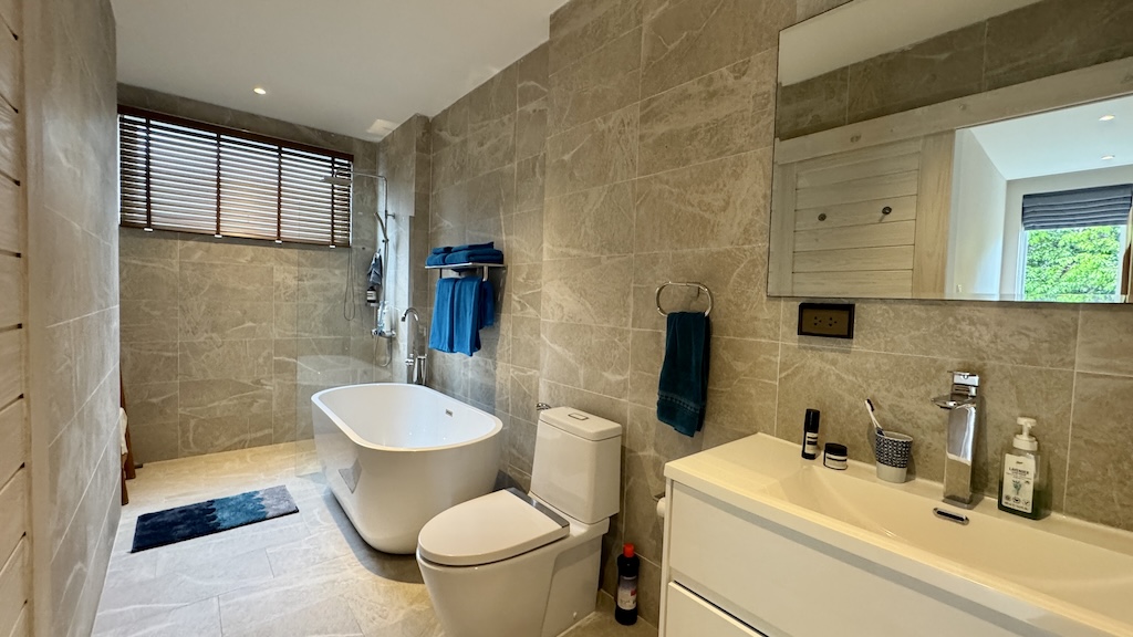 Chariya Koh Samui Apartment Bathroom