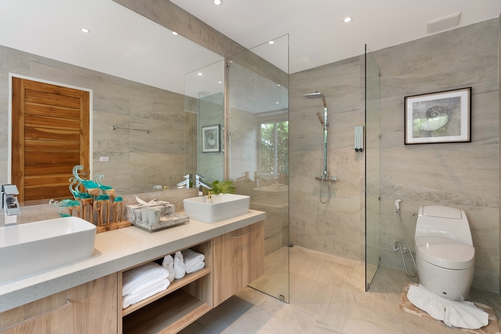 Villa Blue Amber Bathroom