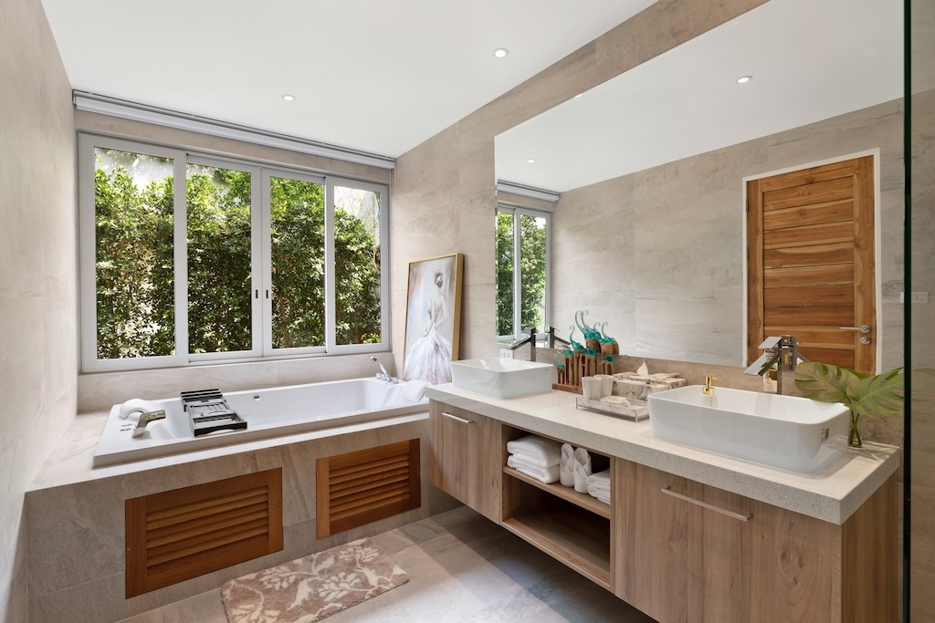 Villa Blue Amber Bathroom