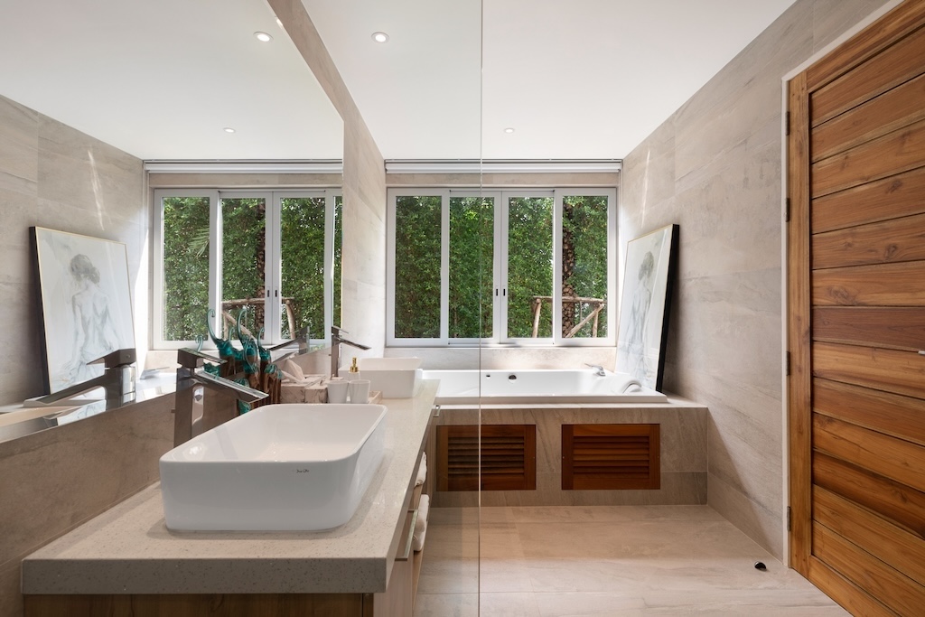 Villa Blue Amber Bathroom