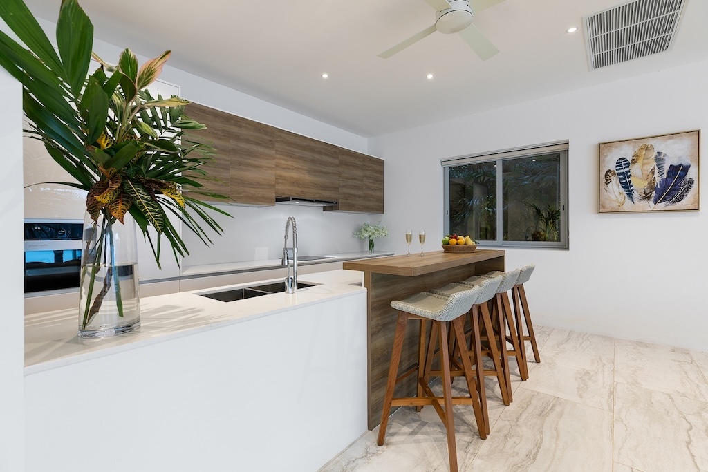 Villa Blue Amber Breakfast Bar