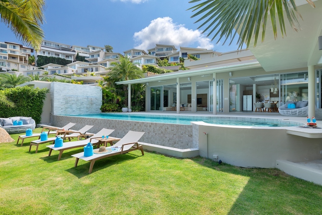 Villa Blue Amber Front