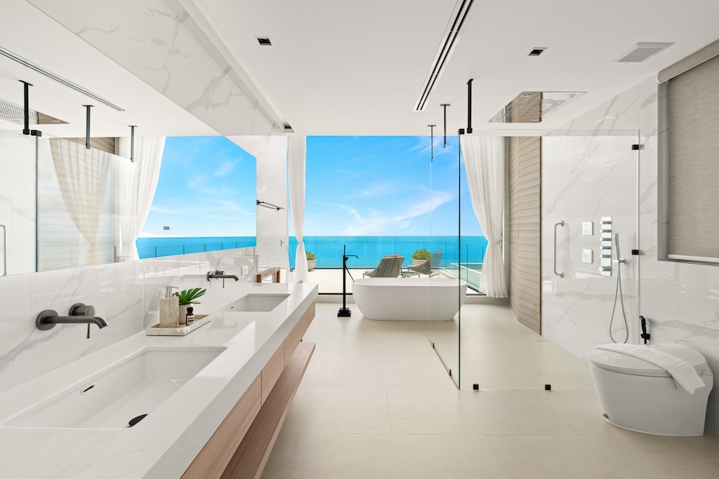 Villa D'Oro Koh Samui Master Bathroom