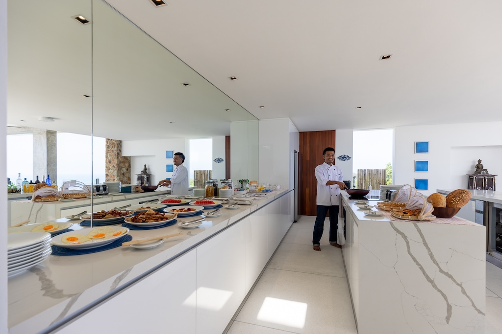 Grand Blue View Estate Kitchen