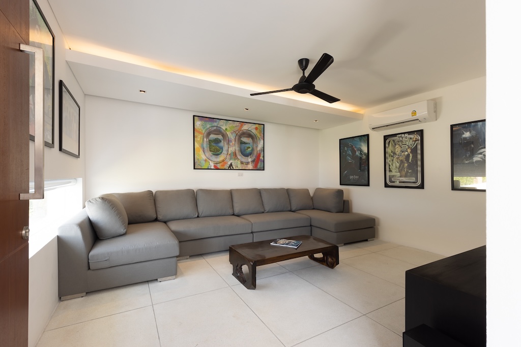 Grand Blue View Estate Lounge