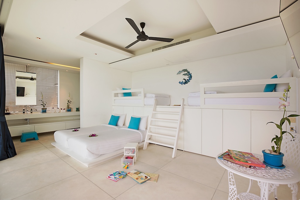 Grand Blue View Estate Bedroom