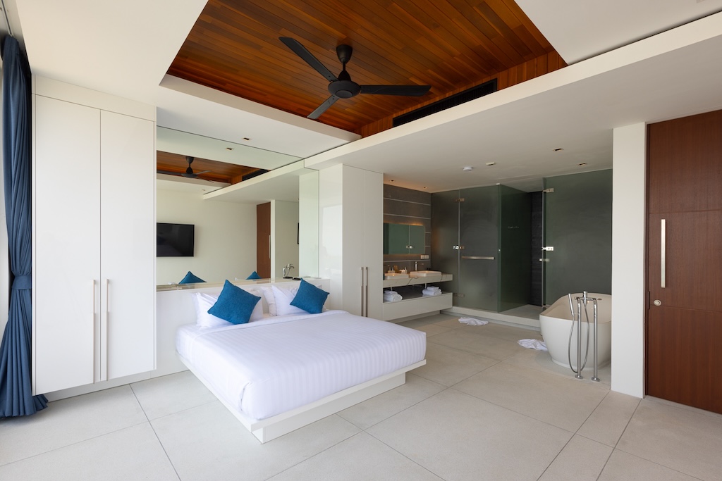 Grand Blue View Estate Bedroom