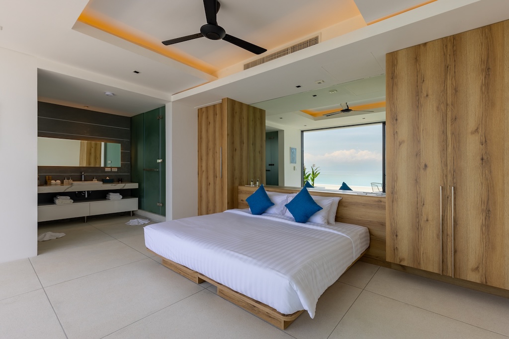Grand Blue View Estate Bedroom
