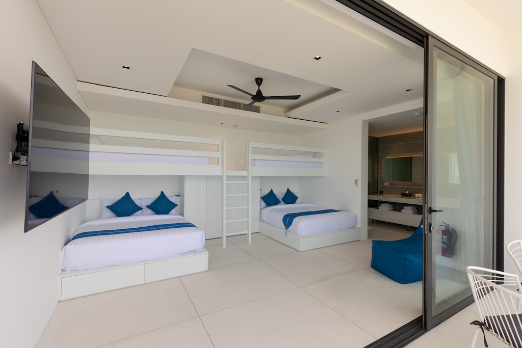Grand Blue View Estate Bedroom
