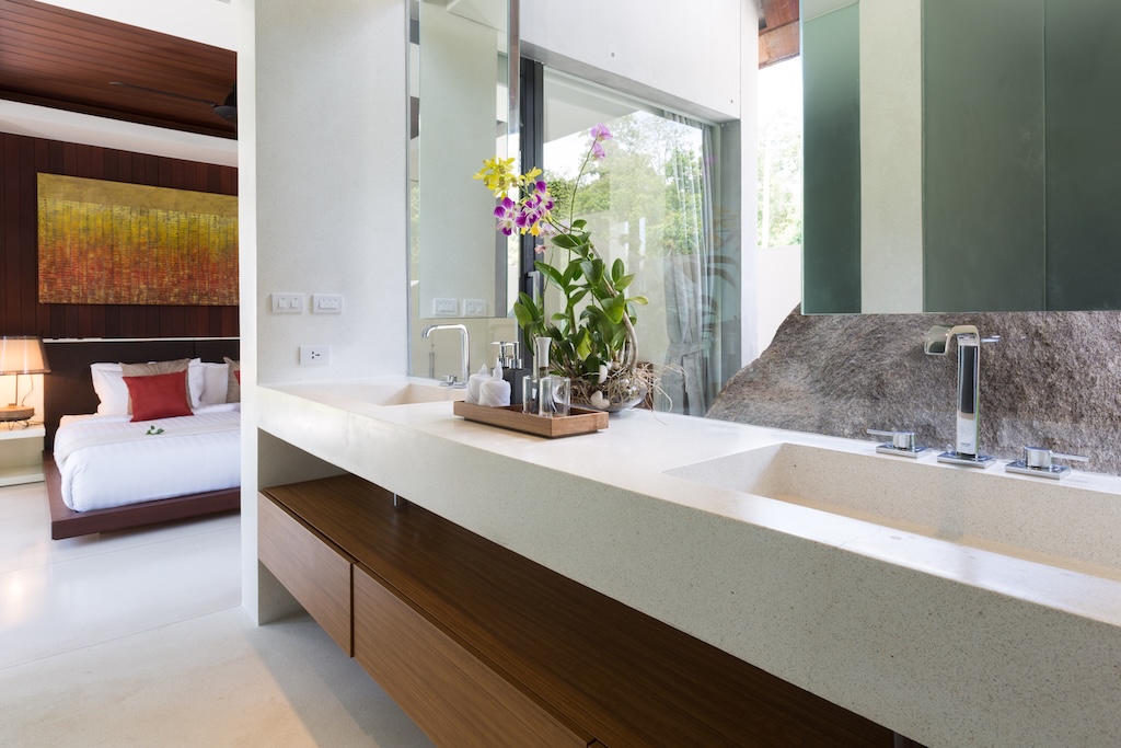 Koh Samui Modern Beachfront Property Bathroom