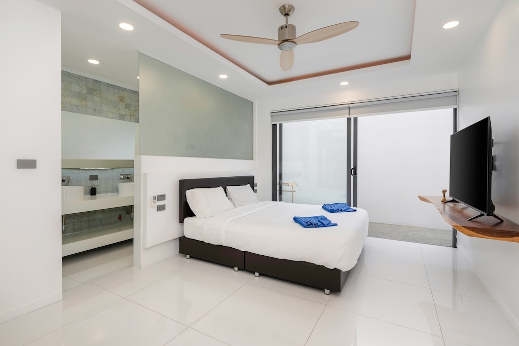 Modern Maenam Villa For Sale Bedroom
