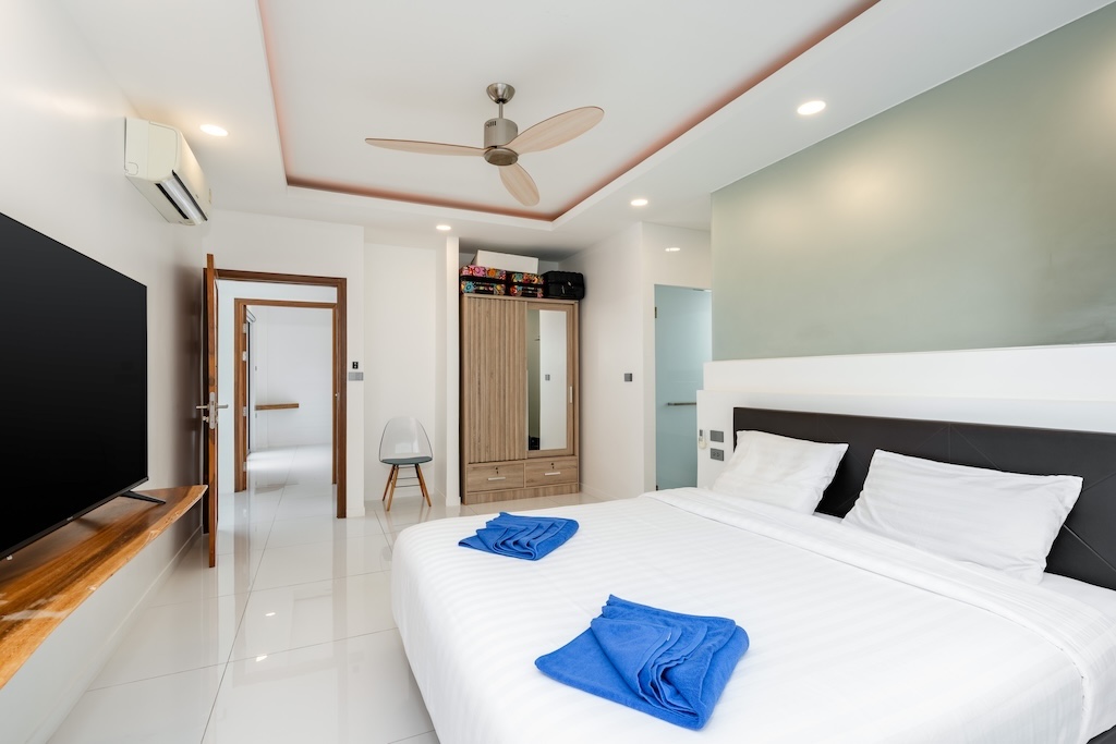 Modern Maenam Villa For Sale Bedroom