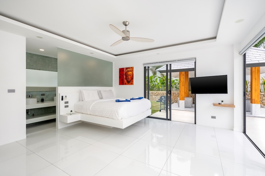 Modern Maenam Villa For Sale Bedroom