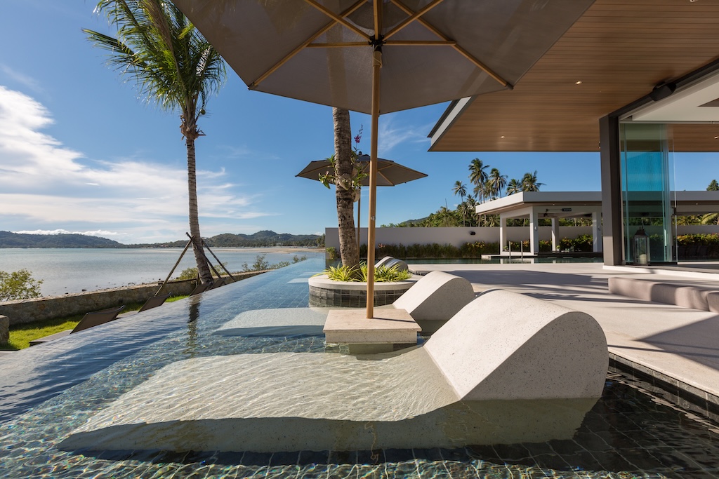 Sea Renity Pool Loungers