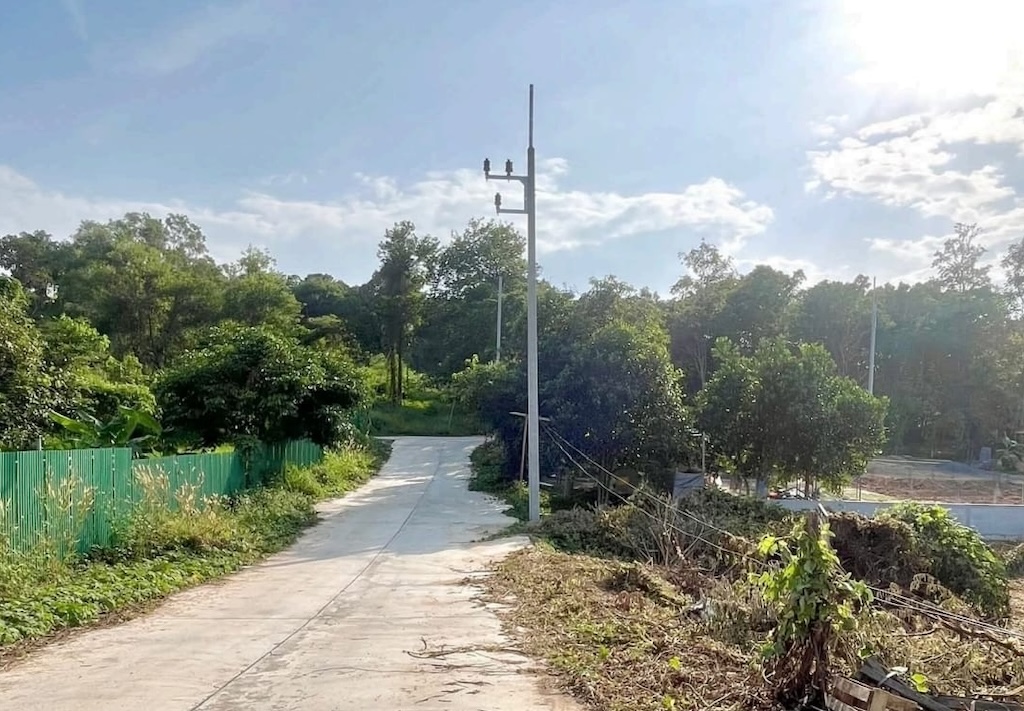 Choeng Mon Land Plot For Sale Access Road