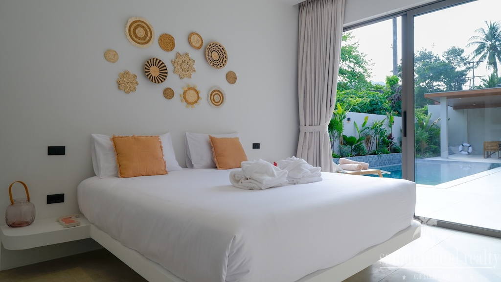 Maenam 3-Bed Pool Villa Bedroom