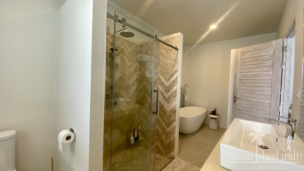 Maenam Two-Bed Villa Master Bathroom