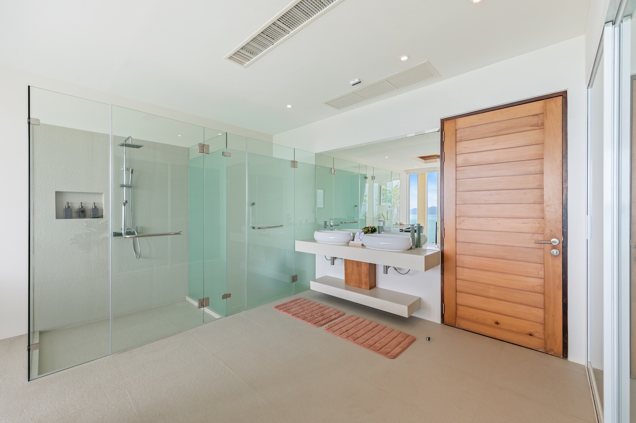 Villa Capo Bathroom