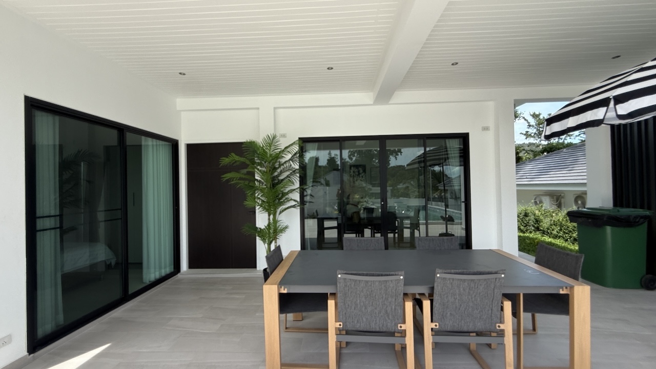 3-Bedroom Pool Villa Choeng Mon Outdoor Dining