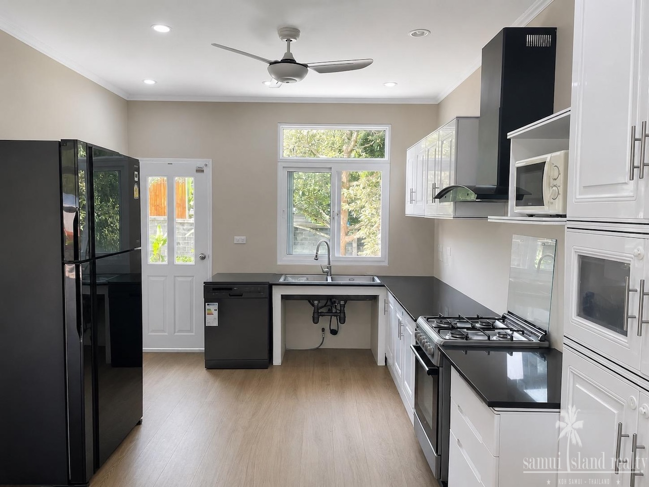 3 Bedroom Property In Lamai 3 Bedroom Property In Lamai Kitchen