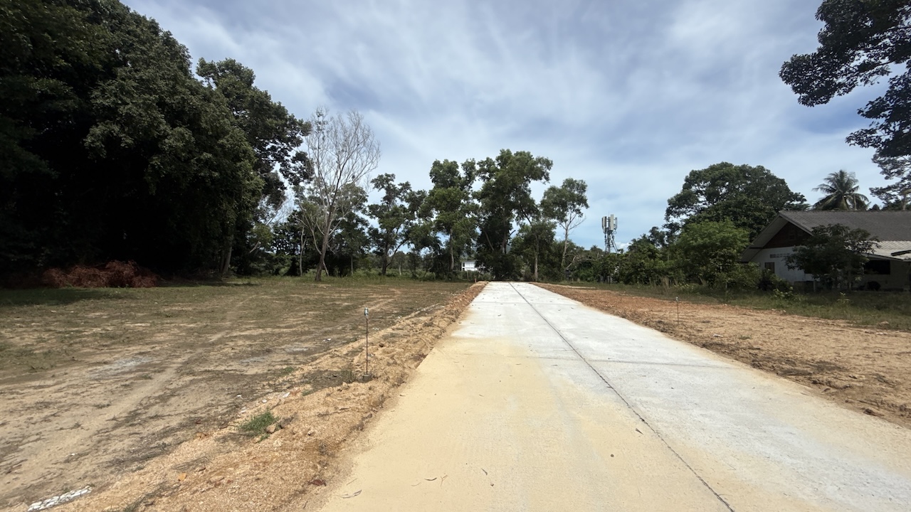 Lipa Noi Land Close To THe Beach Road