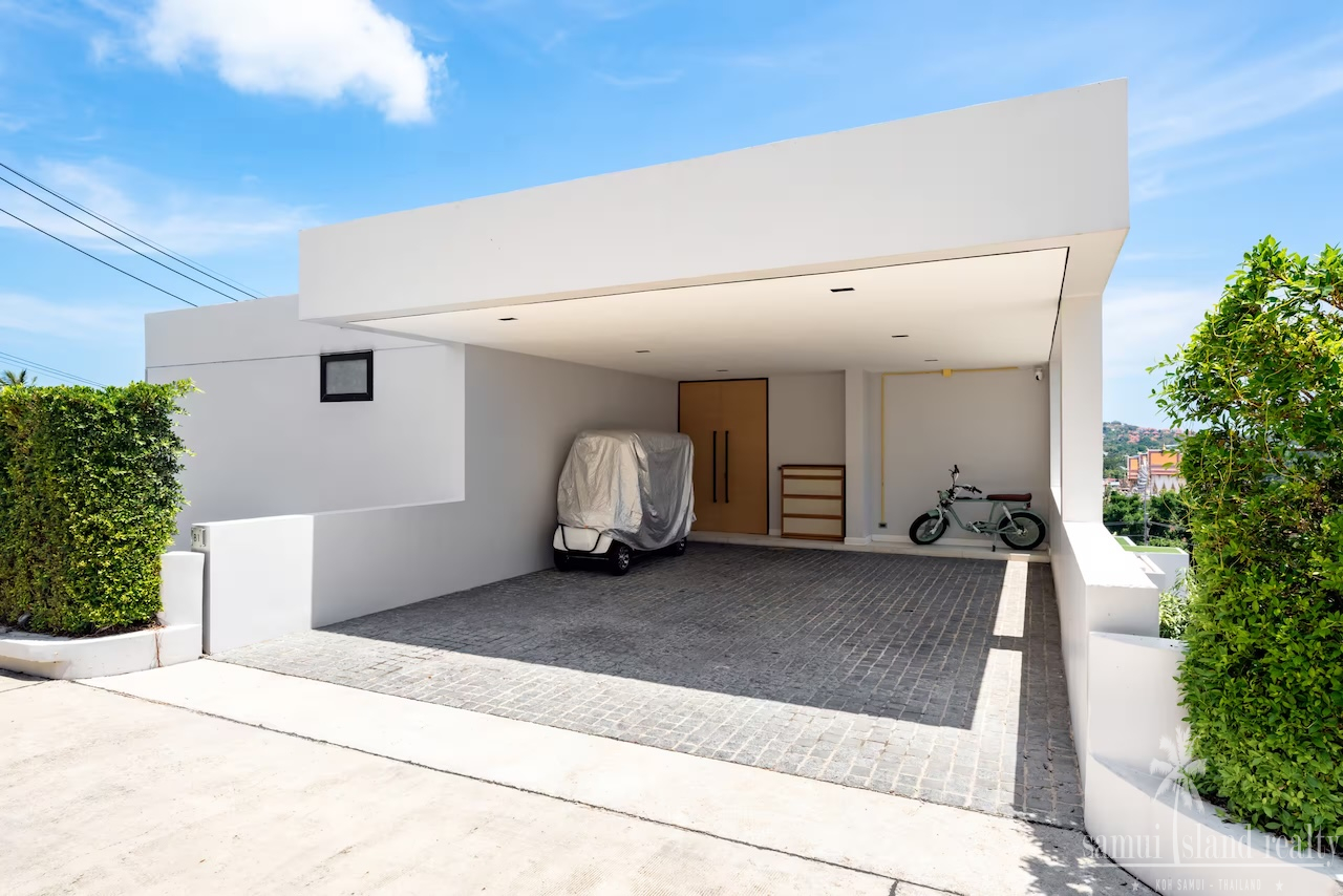 The Bay Villa Parking