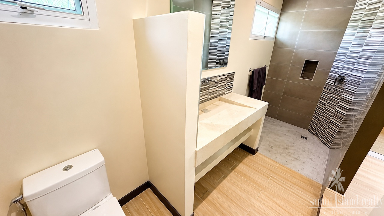 Lamai 4-Bedroom Investment Property Lamai 4-Bedroom Investment Property Bathroom