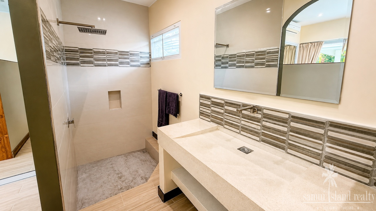 Lamai 4-Bedroom Investment Property Lamai 4-Bedroom Investment Property Bathroom