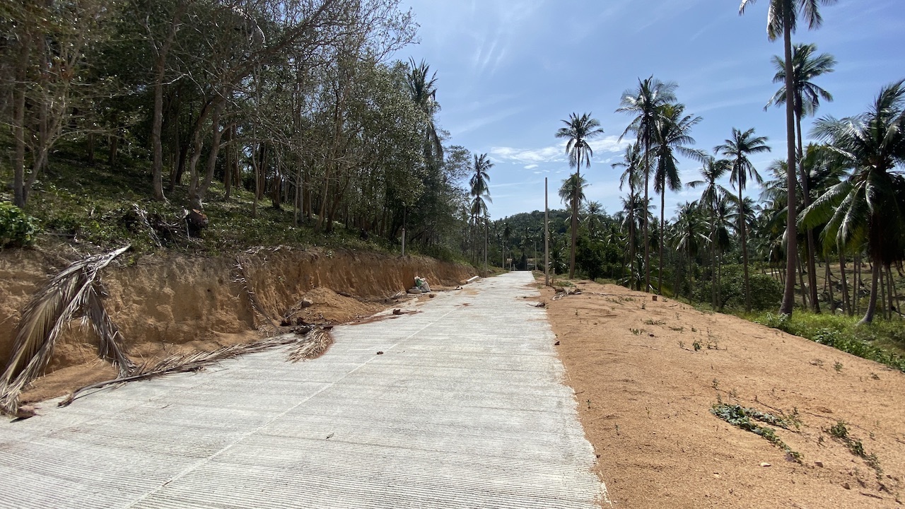 Land plots in Bang Por For Sale inside road
