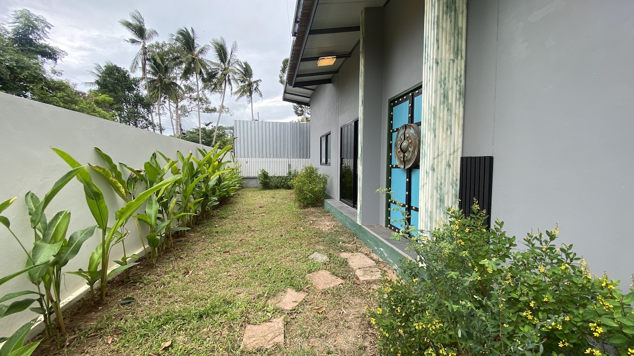 Namueng Thai House Namueng Thai House Front Yard