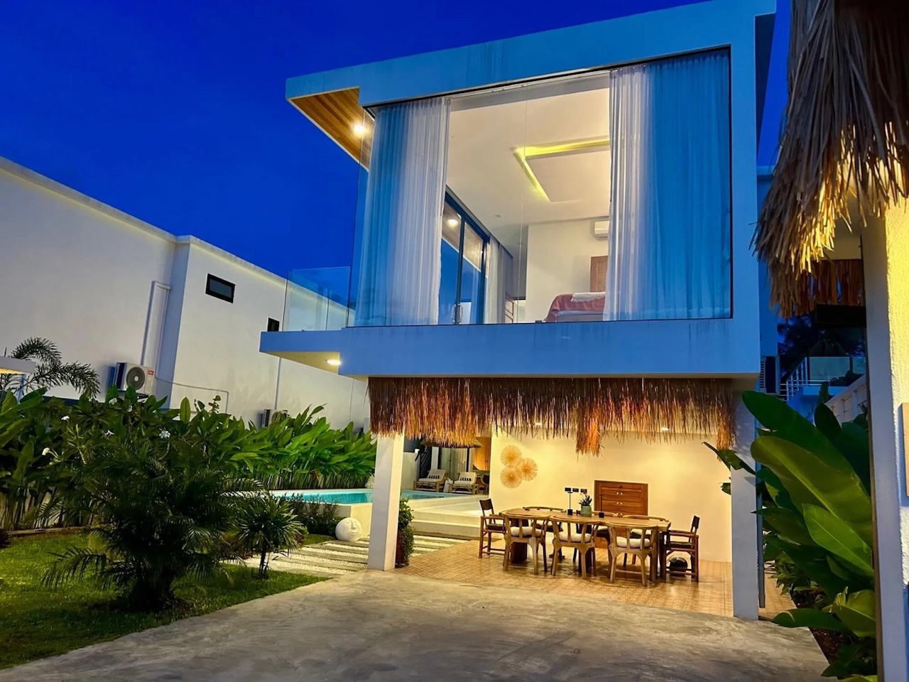 3-Bedroom Modern Villa in Maenam 3-Bedroom Modern Villa in Maenam Night Exterior