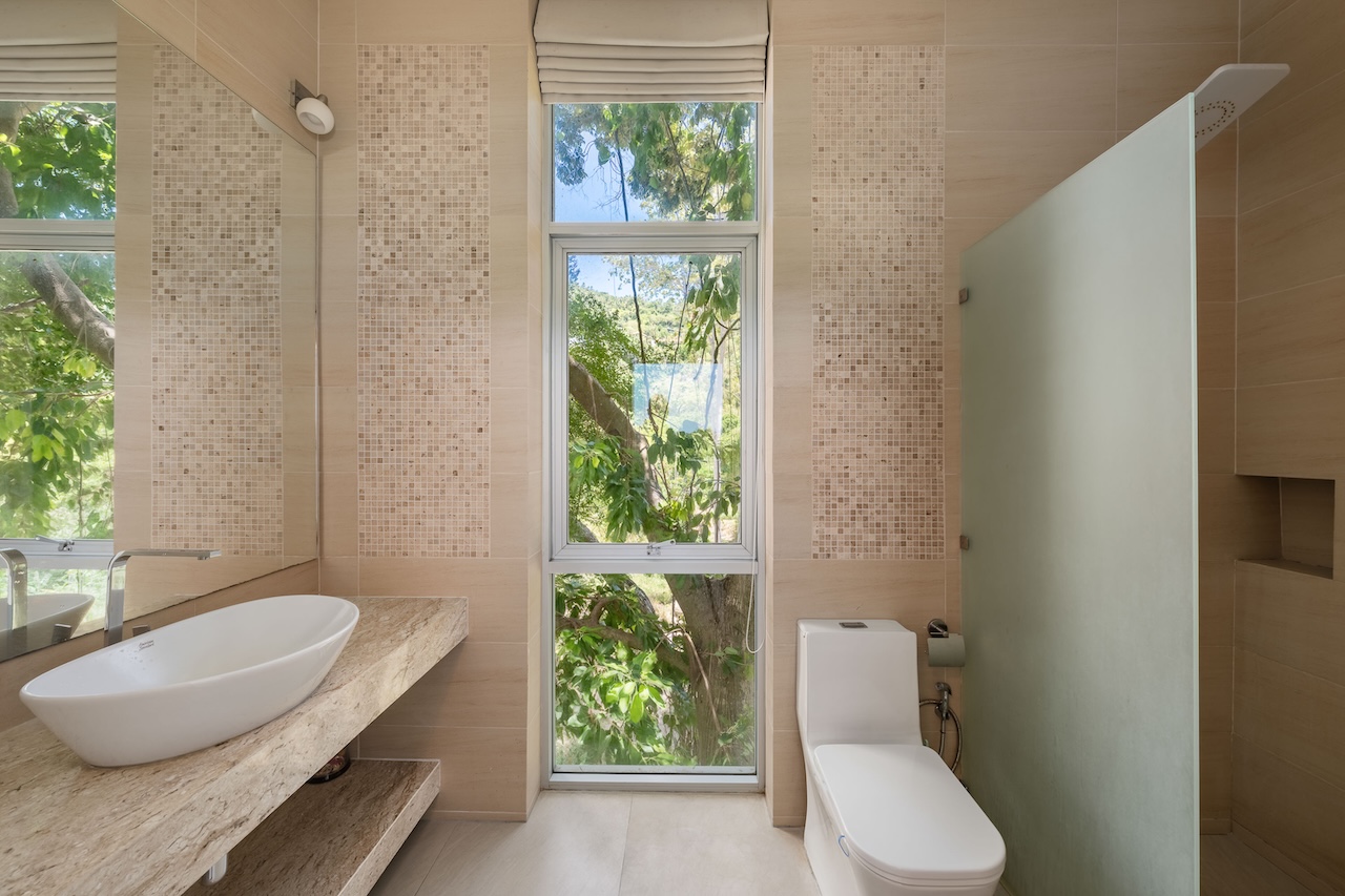 Villa Vista Bathroom