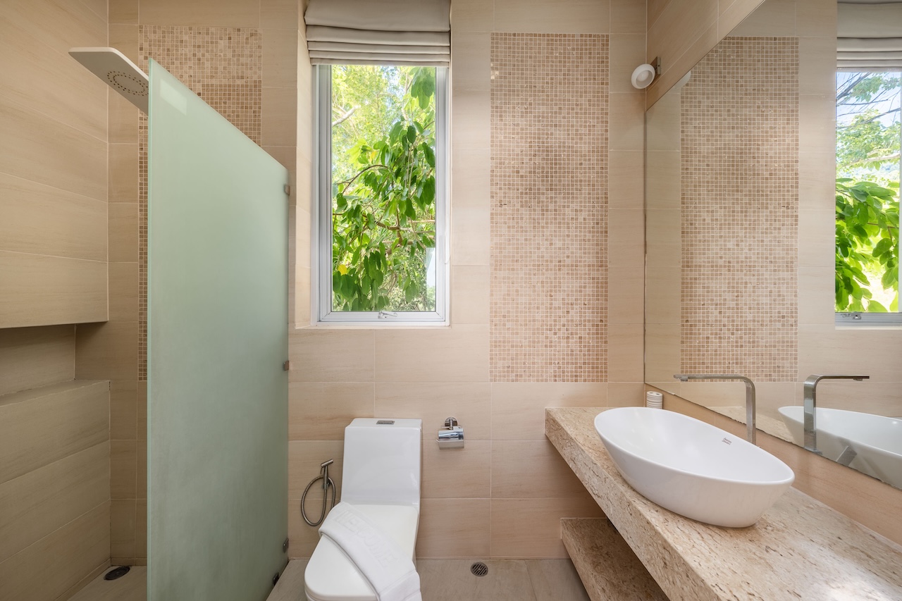 Villa Vista Bathroom