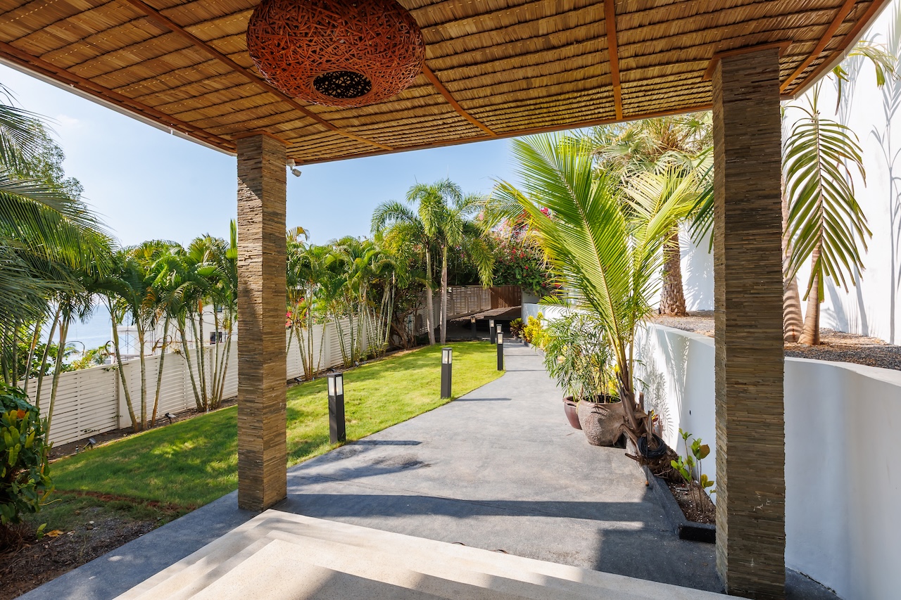 Koh Phangan Beachside Villa Parking